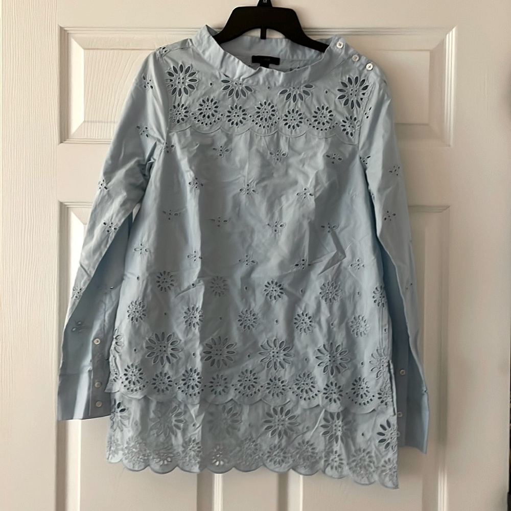 EUC J.Crew embroidered eyelet funnel neck button shoulder too size 2 TALL. Blue